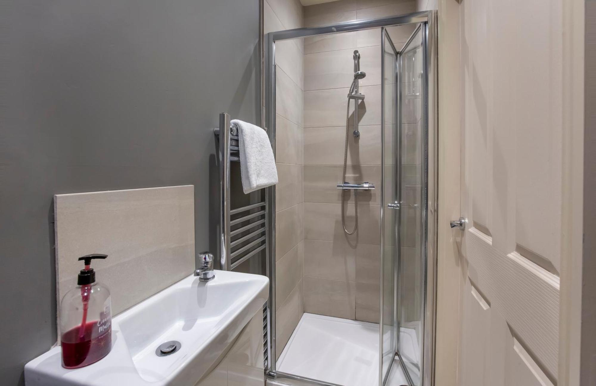 Patrick'S Pool- 4 Bedroom,4 Bathroom, Most Central Luxury Townhouse! يورك المظهر الخارجي الصورة